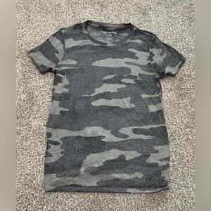 Lucky Brand Gray and Black Camouflage Tee Thin Size Small